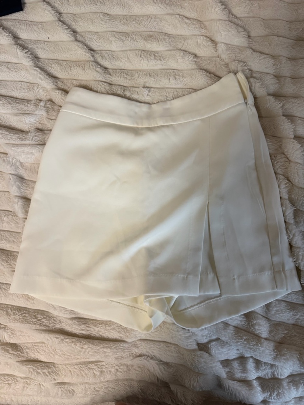 Love Tree Cream Pleated Skort